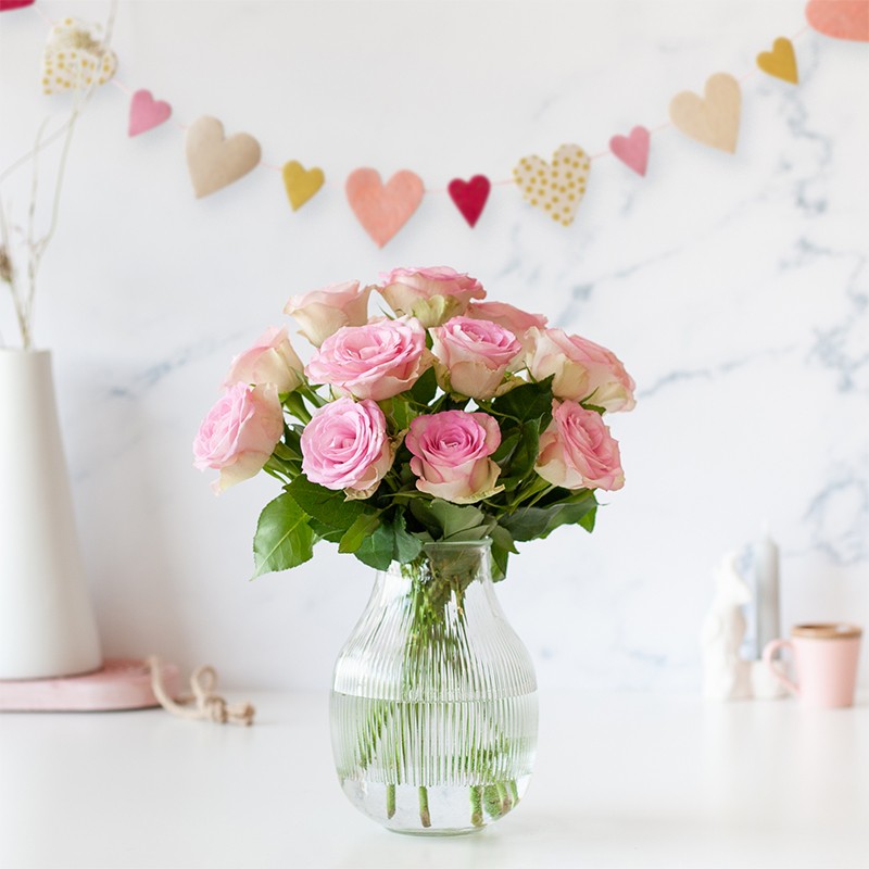 Roze rozen + Slinger Brievenbusbloemen